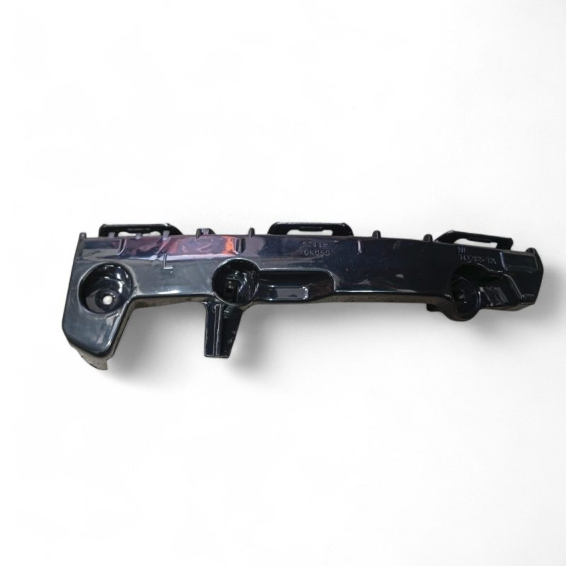 SOPORTE DE PARAGOLPE DELANTERO IZQUIERDO HILUX 2011-2015