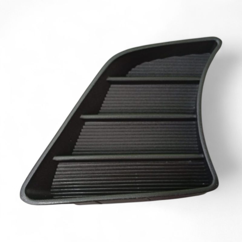 TAPA FARO AUXILIAR IZQUIERDO HILUX 2011-2015