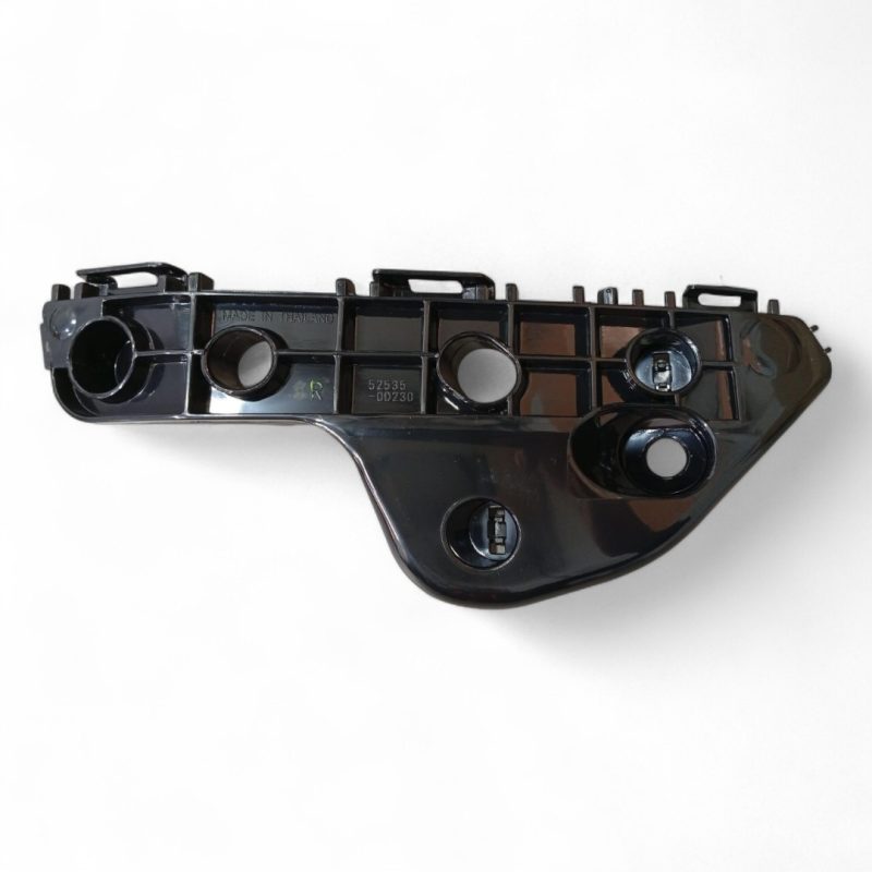 SOPORTE DE PARAGOLPE DELANTERO DERECHO YARIS 2018-