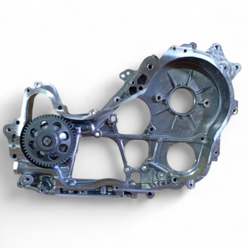 TAPA DE DISTRIBUCION (BOMBA DE ACEITE) HILUX/SW4 2005-2015