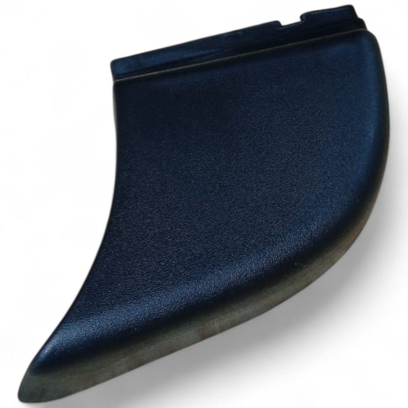 PUNTERA DE PARAGOLPE PLASTICA TRAS DERECHA HILUX 05-15  (PARA EL CROMA